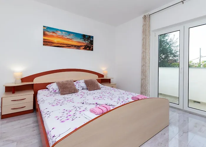 Ankica Valeria Apartman *